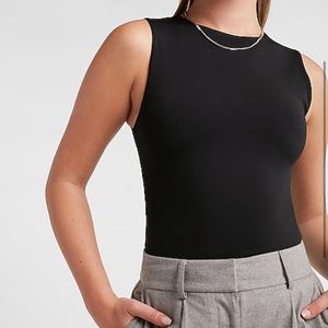 Express compression body con crew neck